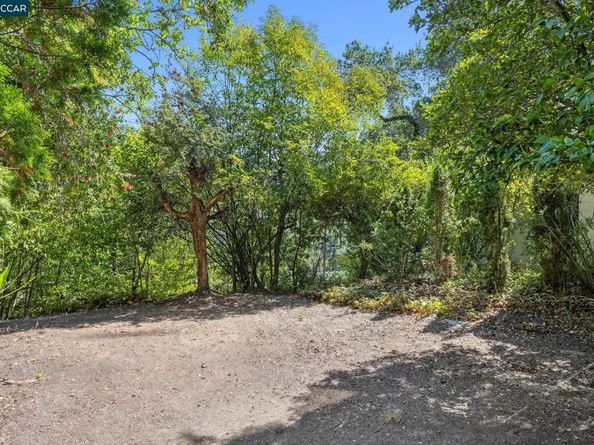 39 Saint Stephens Dr, Orinda CA 94563