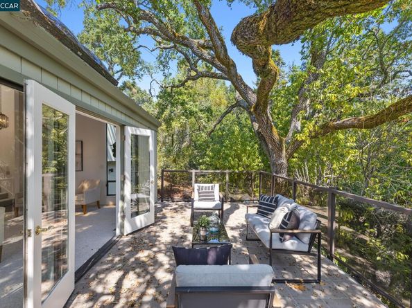 39 Saint Stephens Dr, Orinda CA 94563