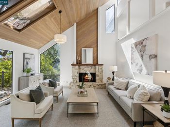 39 Saint Stephens Dr