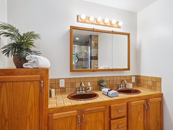 23762 Hutchinson Rd, Los Gatos CA 95033