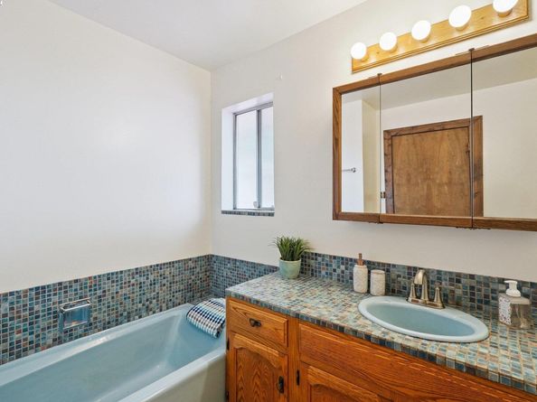 23762 Hutchinson Rd, Los Gatos CA 95033