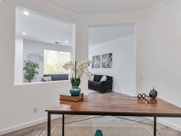 455 Navaro Way 201, San Jose CA 95134