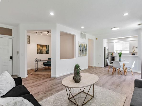 455 Navaro Way 201, San Jose CA 95134