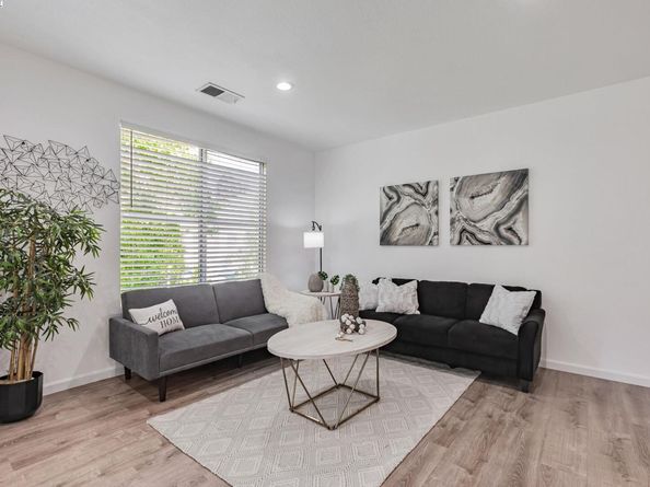 455 Navaro Way 201, San Jose CA 95134