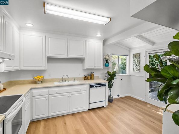 46 Parklane Dr, Orinda CA 94563