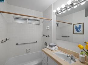 46 Parklane Dr, Orinda CA 94563