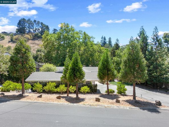 46 Parklane Dr, Orinda CA 94563