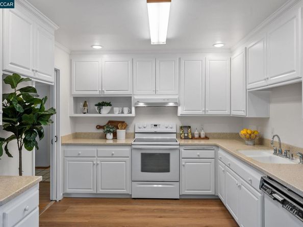 46 Parklane Dr, Orinda CA 94563