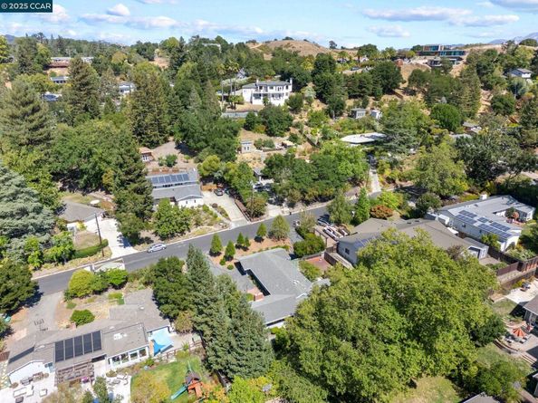 46 Parklane Dr, Orinda CA 94563