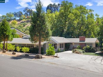 46 Parklane Dr
