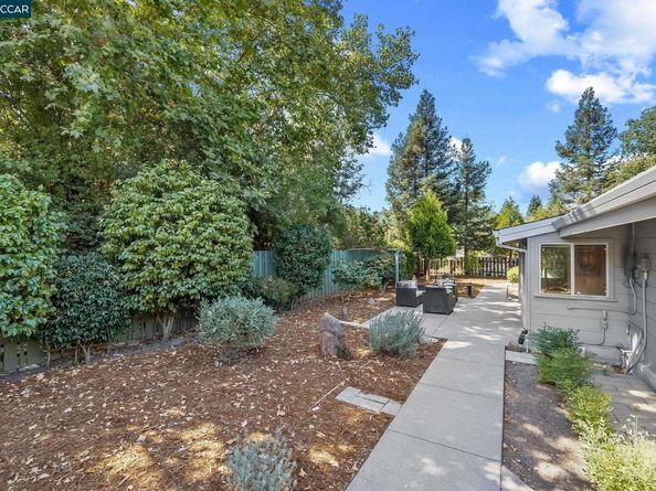 46 Parklane Dr, Orinda CA 94563