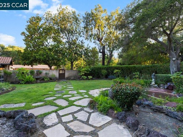 940 Reliez Station Ln, Lafayette CA 94549
