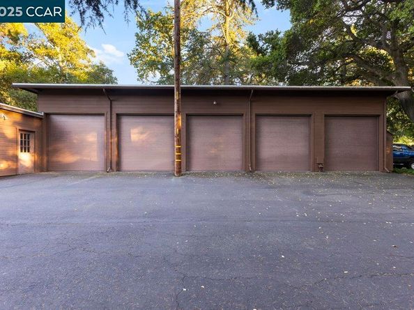 940 Reliez Station Ln, Lafayette CA 94549