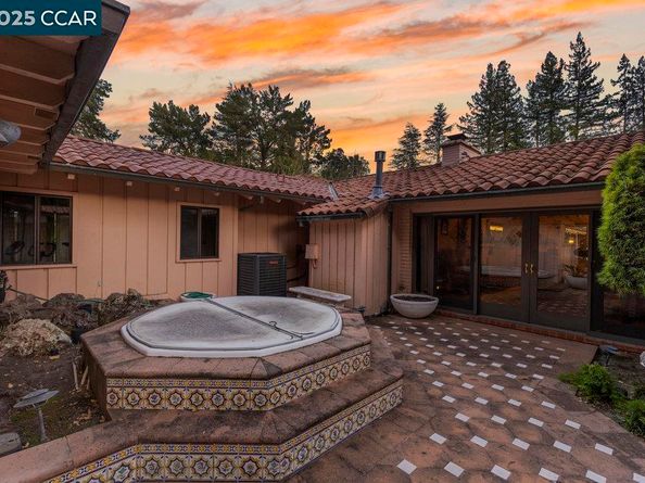 940 Reliez Station Ln, Lafayette CA 94549