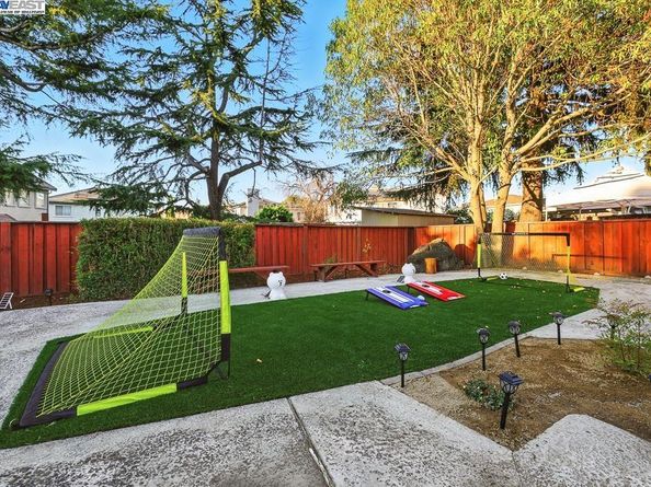 30456 Hoylake St, Hayward CA 94544