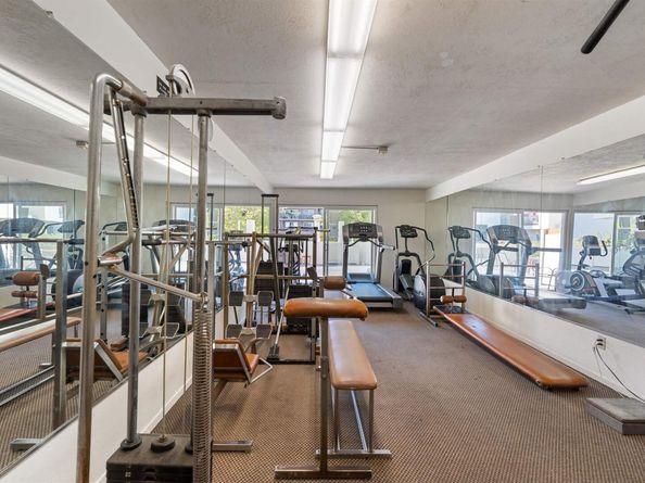 288 Whitmore St 217, Oakland CA 94611
