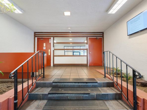 288 Whitmore St 217, Oakland CA 94611