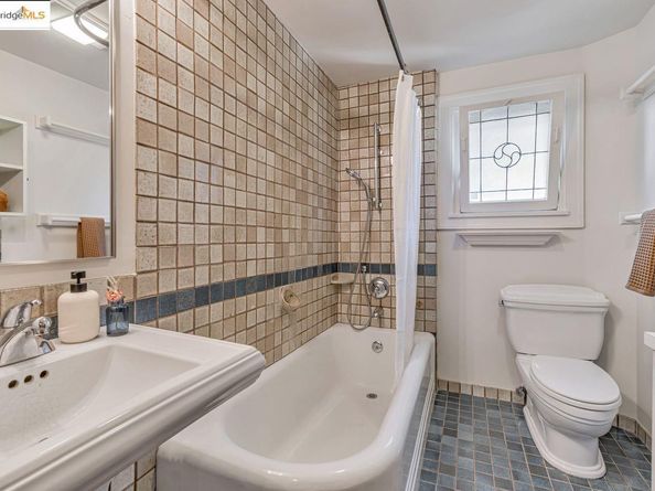 2905 Piedmont Ave, Berkeley CA 94705