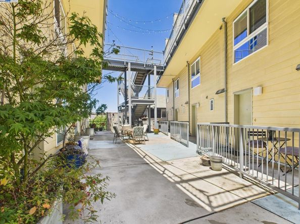 485 W Macarthur Blvd 201, Oakland CA 94609