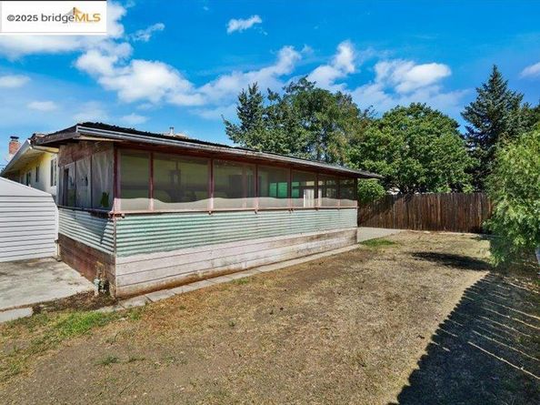 2151 Elm St, Livermore CA 94551