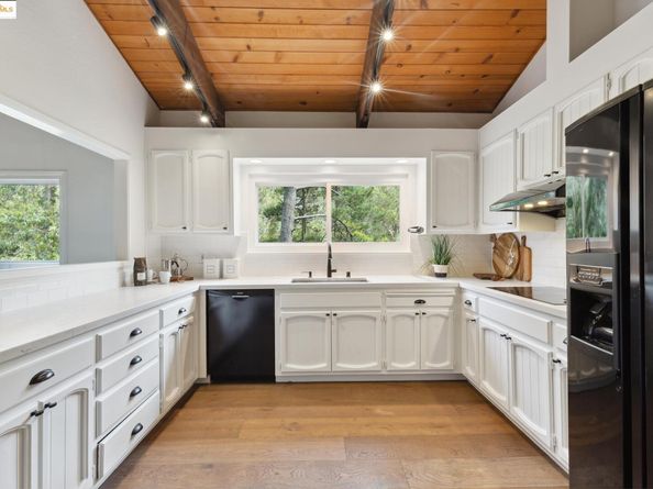 7250 Woodrow Dr, Oakland CA 94611