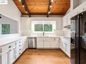 7250 Woodrow Dr, Oakland CA 94611
