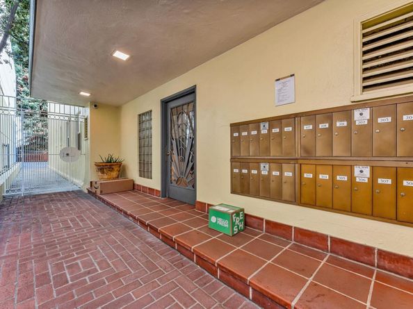 1260 Clay St 207, San Francisco CA 94108