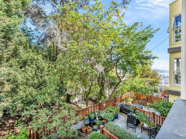1260 Clay St 207, San Francisco CA 94108