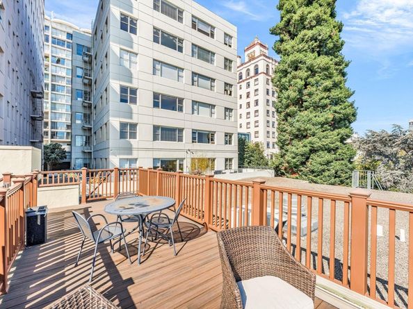 1260 Clay St 207, San Francisco CA 94108