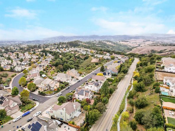 4520 Riding Club Ct, Hayward CA 94542