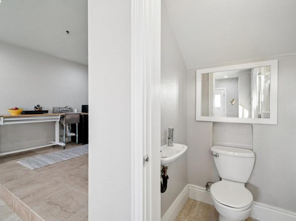 8600 Thermal St, Oakland CA 94605