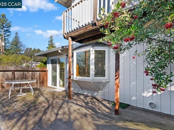 207 Midway Dr, Martinez CA 94553