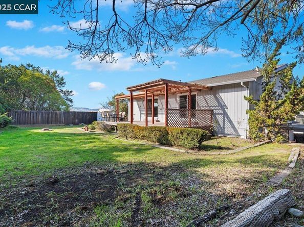 207 Midway Dr, Martinez CA 94553