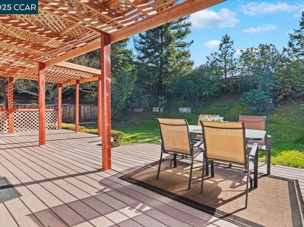 207 Midway Dr, Martinez CA 94553