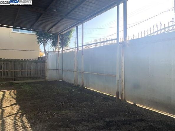 1278 Thomas Ave, San Francisco CA 94124