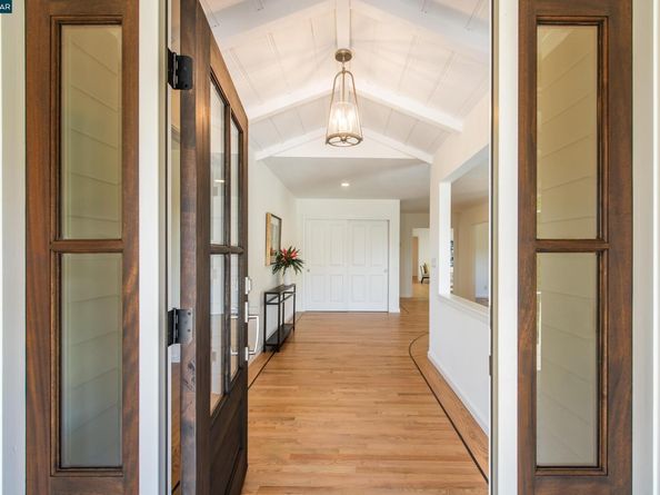 1600 Shangri La Ct., Lafayette CA 94549