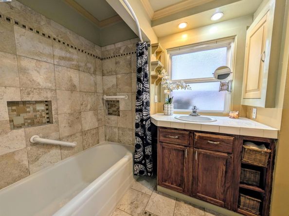 1128 Delaware St, Berkeley CA 94702