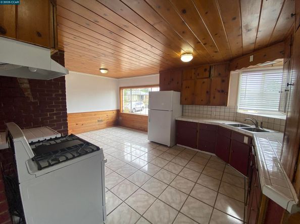 2221 80Th Ave, Oakland CA 94605