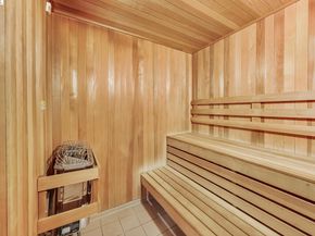 585 9th 422, Oakland CA 94607