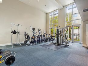 585 9th 422, Oakland CA 94607