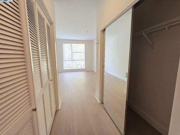 585 9th 422, Oakland CA 94607