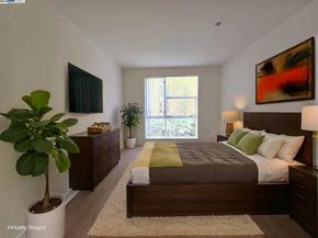 585 9th 422, Oakland CA 94607