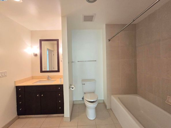 585 9th 422, Oakland CA 94607