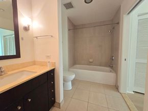 585 9th 422, Oakland CA 94607