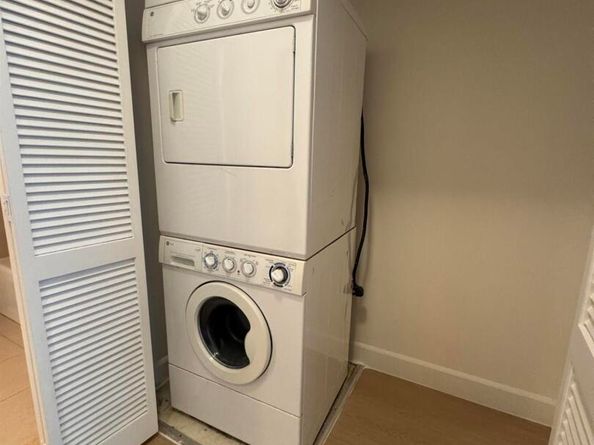 585 9th 422, Oakland CA 94607