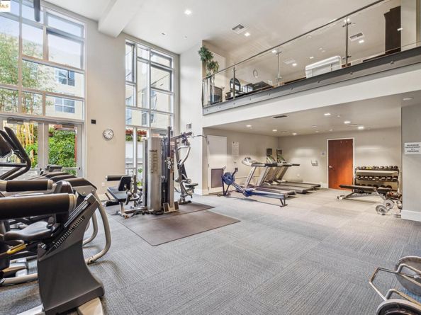 585 9th 422, Oakland CA 94607