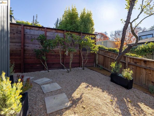 568 Vistamont Ave, Berkeley CA 94708