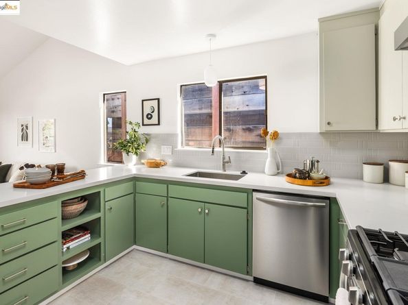 568 Vistamont Ave, Berkeley CA 94708