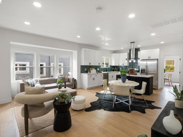 8821 Dowling St, Oakland CA 94605