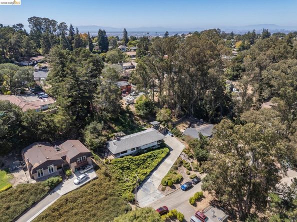 11233 Monan St, Oakland CA 94605